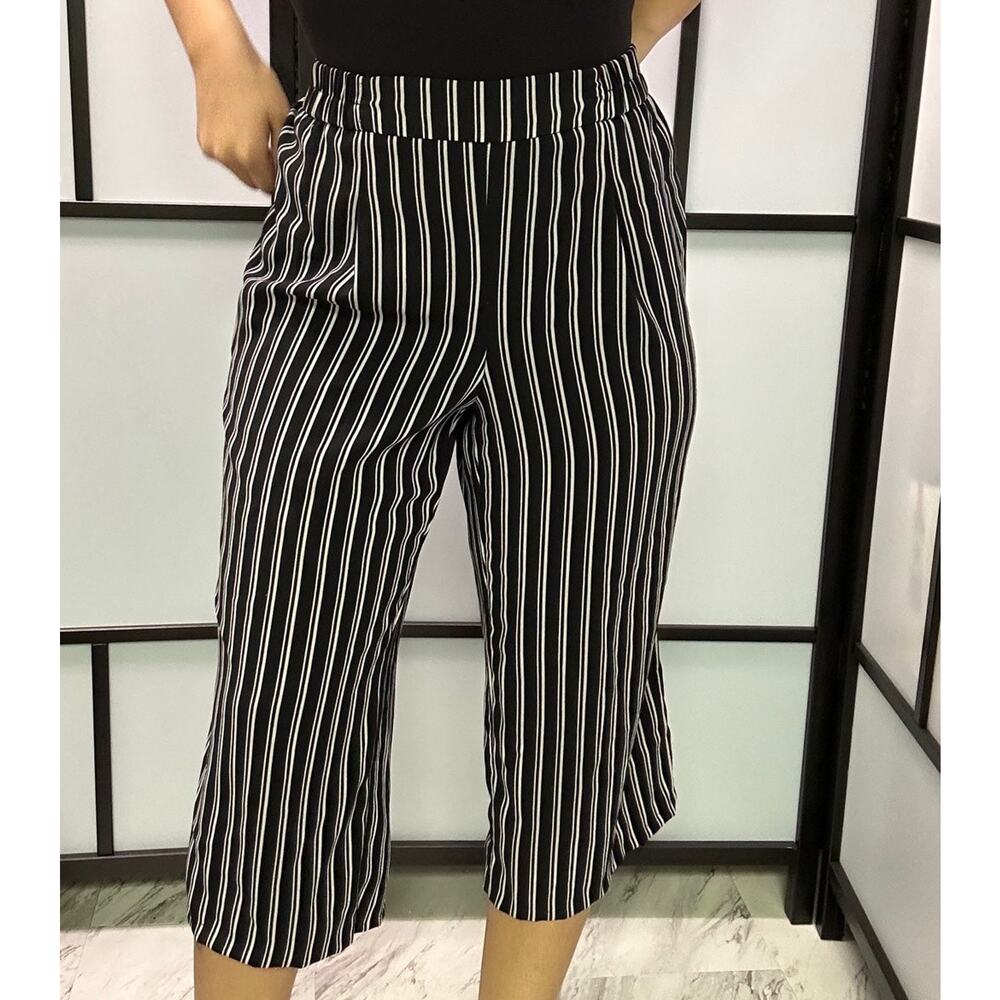 Black pants white stripe 3/4 length stretch waist size 14/16 - Picture 2 of 2